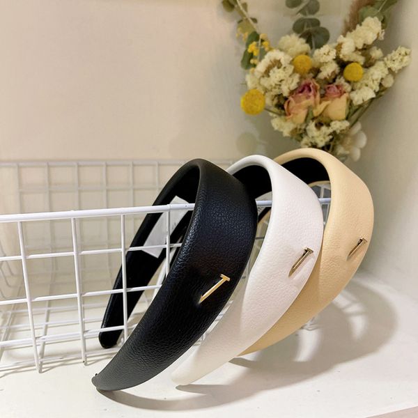 fashion letter l hair hoop solid leather headband designer womens hairpin travel sweet hair jewelry simple design natural style
fashion letter l hair hoop solid leather headband designer womens hairpin travel sweet hair jewelry simple design natural style