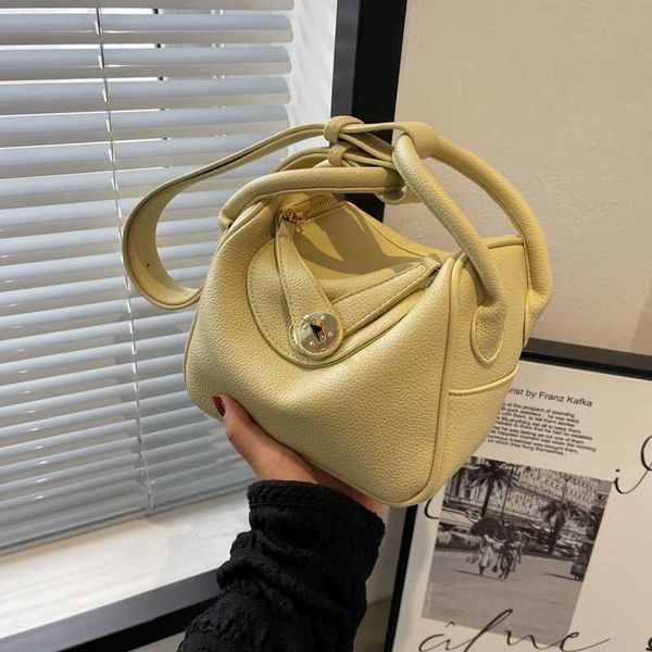 designer herme lindi bags online outlet spring and summer 2023 new doctor bag hand bill of lading shoulder lychee grain oblique solid color
designer herme lindi bags online outlet spring and summer 2023 new doctor bag hand bill of lading shoulder lychee grain oblique solid color