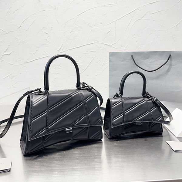 hourglass bag women crossbody handbags fahion half moon bags metal b-shaped imprint letters flip wallet shoulder bag purse
hourglass bag women crossbody handbags fahion half moon bags metal b-shaped imprint letters flip wallet shoulder bag purse
