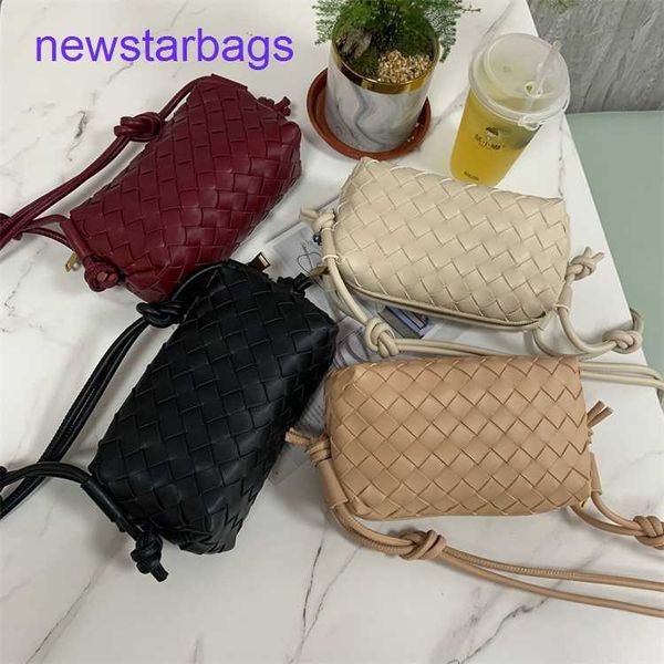 mini loop bags for women bottegs venets 2023 autumn and winter new hand-woven women's messenger small square versatile soft leather sho
mini loop bags for women bottegs venets 2023 autumn and winter new hand-woven women's messenger small square versatile soft leather sho