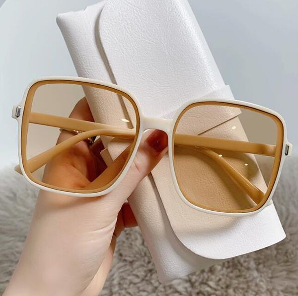2023 wholesale designer round sunglasses original eyeglasses outdoor shades frame classic lady mirrors for women men driving dfgsd, White;black
2023 wholesale designer round sunglasses original eyeglasses outdoor shades frame classic lady mirrors for women men driving dfgsd, White;black