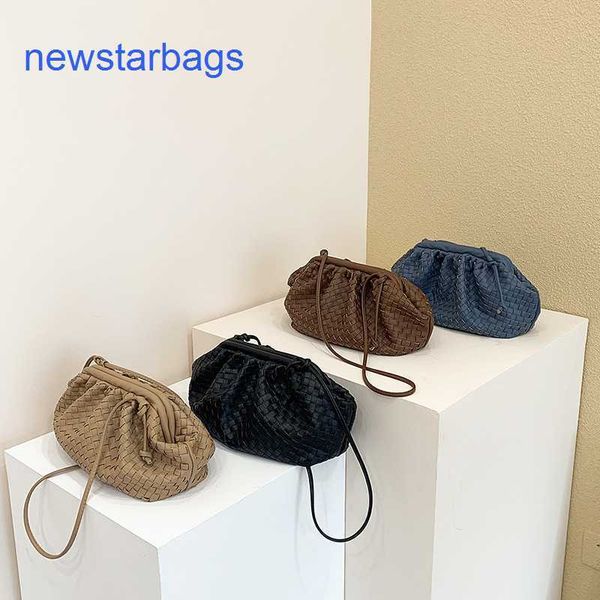 designer bottegs venets mini pouch bags online shop soft leather woven net red cloud bag fan yangqi women's 2023 new tide dumpling one
designer bottegs venets mini pouch bags online shop soft leather woven net red cloud bag fan yangqi women's 2023 new tide dumpling one