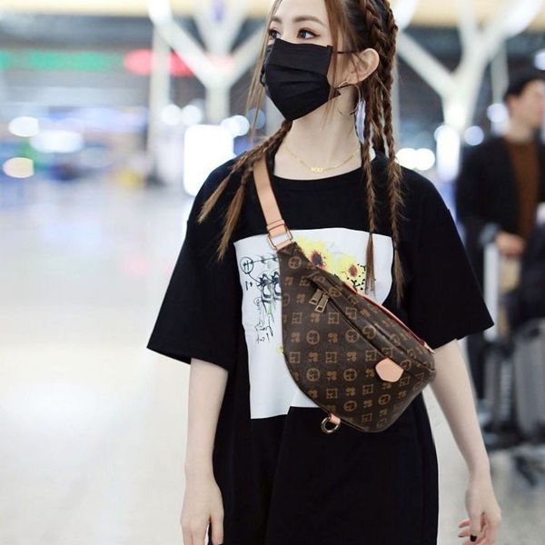 2023 bumbag cross body waist bags temperament bumbags fanny pack bum embossing flowers famous soft leather luxurys designers bags
2023 bumbag cross body waist bags temperament bumbags fanny pack bum embossing flowers famous soft leather luxurys designers bags