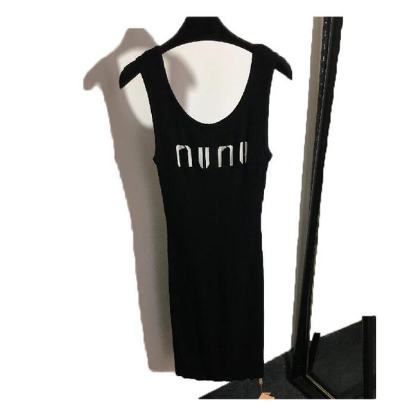 23ss fashion dress sleeveless tank knitted high elastic style dress thin waist design ball robe slim midi long summer dress, White;black
23ss fashion dress sleeveless tank knitted high elastic style dress thin waist design ball robe slim midi long summer dress, White;black