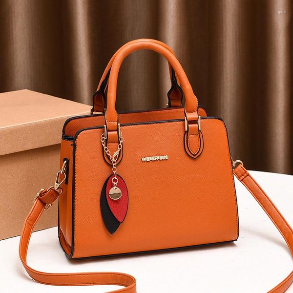 shoulder bags summer selling temperament simple handbag women's fashion all-match casual messenger bag
shoulder bags summer selling temperament simple handbag women's fashion all-match casual messenger bag