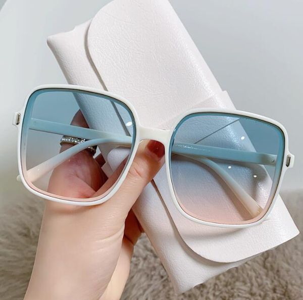 2022 wholesale designer round sunglasses original eyeglasses outdoor shades frame classic lady mirrors for women men driving sun wer dfg, White;black
2022 wholesale designer round sunglasses original eyeglasses outdoor shades frame classic lady mirrors for women men driving sun wer dfg, White;black