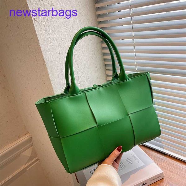 arco woven tote bags designer bottegs venets fashion one shoulder 2023 new spring and summer large capacity lattice hand net red envelope
arco woven tote bags designer bottegs venets fashion one shoulder 2023 new spring and summer large capacity lattice hand net red envelope