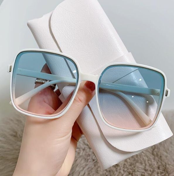 2022 wholesale designer round sunglasses original eyeglasses outdoor shades frame classic lady mirrors for women men driving dfgsddsfg, White;black
2022 wholesale designer round sunglasses original eyeglasses outdoor shades frame classic lady mirrors for women men driving dfgsddsfg, White;black
