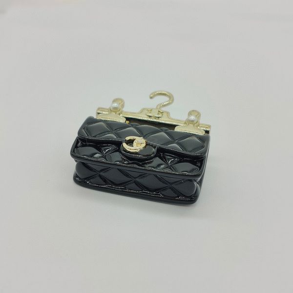 2023 luxury quality charm brooch handbag shape black color 18k gold plated have box stamp ps7591a, Golden
2023 luxury quality charm brooch handbag shape black color 18k gold plated have box stamp ps7591a, Golden