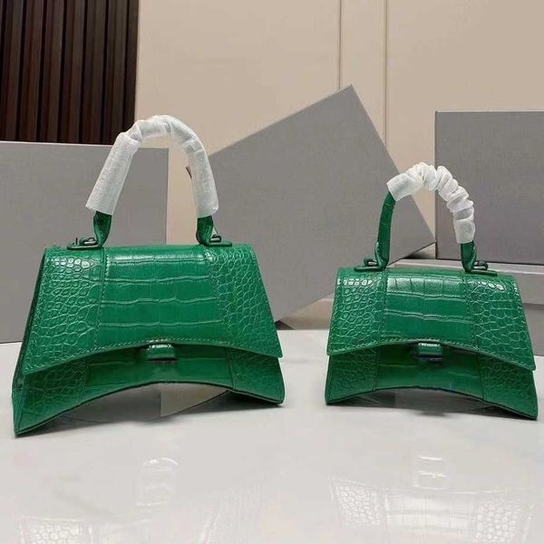 high-end brand designer hourglass bag designer garbage bag women's tote handbag purse fashion handle style handbag luxury one shoulder
high-end brand designer hourglass bag designer garbage bag women's tote handbag purse fashion handle style handbag luxury one shoulder