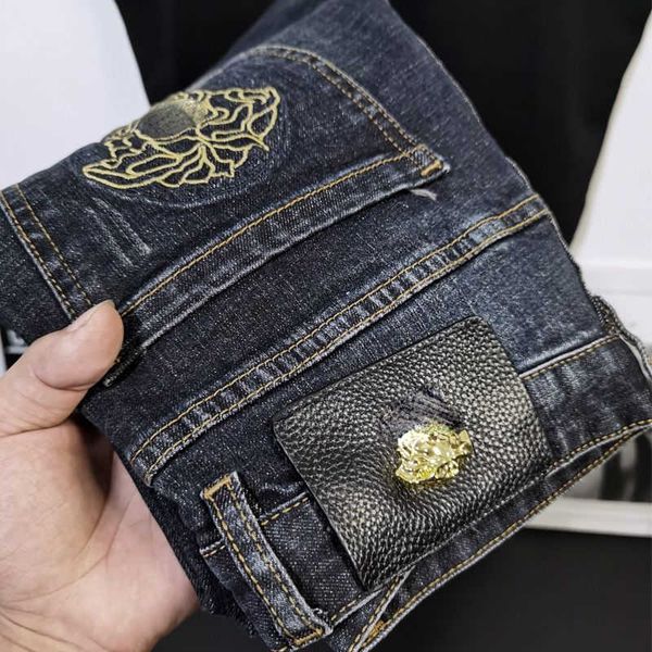 men's jeans designer plus size men jeans medusa embroidered hole trousers designer pants mens fashion dark blue casual denim pants uro1
men's jeans designer plus size men jeans medusa embroidered hole trousers designer pants mens fashion dark blue casual denim pants uro1