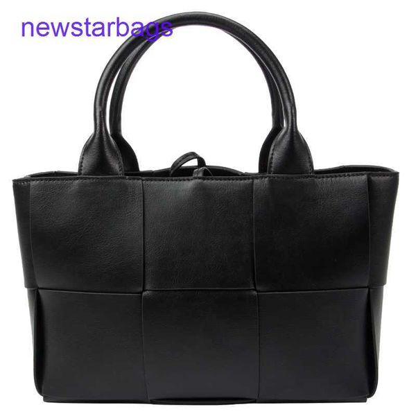 arco woven tote bags designer bottegs venets vegetable basket cowhide woven tote bag 2023 summer new large capacity removable inner crossbod
arco woven tote bags designer bottegs venets vegetable basket cowhide woven tote bag 2023 summer new large capacity removable inner crossbod