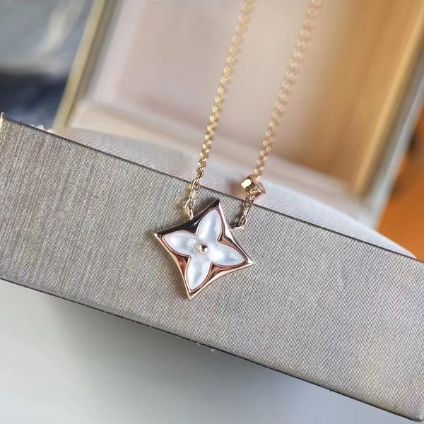 clover designer brand luxury pendant necklaces for women mother of pearl 4 leaf flower love necklace jewelry gift original box packing, Silver
clover designer brand luxury pendant necklaces for women mother of pearl 4 leaf flower love necklace jewelry gift original box packing, Silver