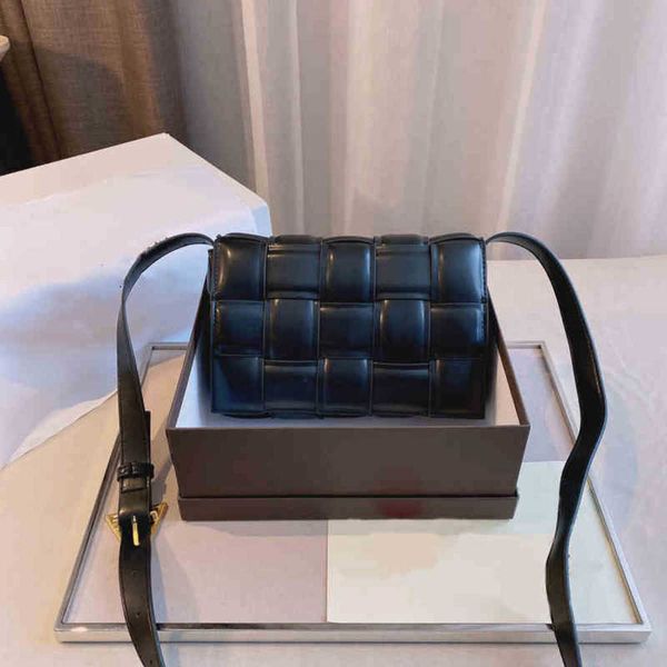 shoulder bags woven shoulder bags women fashion handbag leather designer crossbody female triangle adjustment buckle purses 220314
shoulder bags woven shoulder bags women fashion handbag leather designer crossbody female triangle adjustment buckle purses 220314