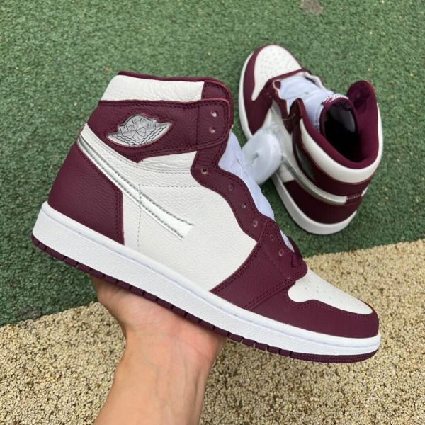 name 1s basketball shoes men/women that jumpman 1 og bordeaux white metallic silver sportswear designer sneakers
name 1s basketball shoes men/women that jumpman 1 og bordeaux white metallic silver sportswear designer sneakers