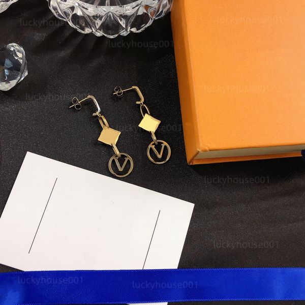 luxury 18k gold-plated charm designer earrings letter pendant earrings womens geometric earrings wedding party gifts jewelry accessories a56, Golden
luxury 18k gold-plated charm designer earrings letter pendant earrings womens geometric earrings wedding party gifts jewelry accessories a56, Golden