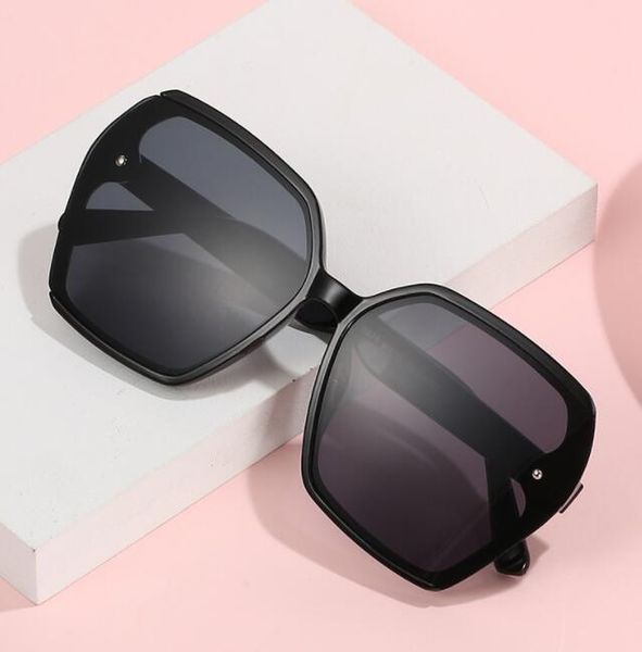 2023 womens sunglasses for women men peculiar eyewear sun glasses mens evidence fashion style protects eyes uv400, White;black
2023 womens sunglasses for women men peculiar eyewear sun glasses mens evidence fashion style protects eyes uv400, White;black