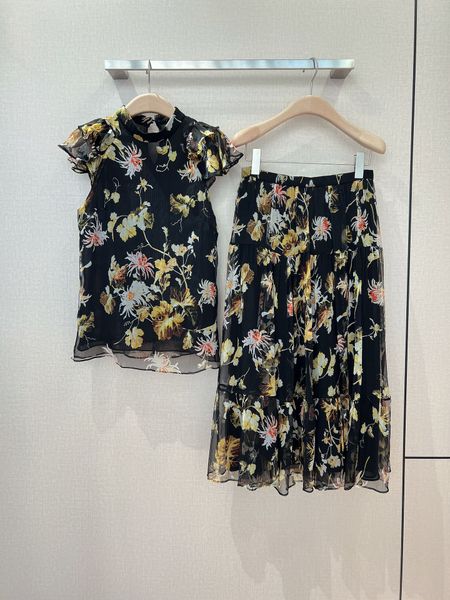 two piece dress 2023 european fashion brand new product on the shelf with small standing collar design temperament printing medium length sk, White
two piece dress 2023 european fashion brand new product on the shelf with small standing collar design temperament printing medium length sk, White