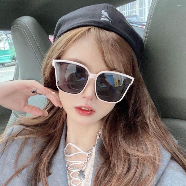 sunglass designer butterfly women fashion metal trim sun glasses for female uv protection outdoor eyewear, White;black
sunglass designer butterfly women fashion metal trim sun glasses for female uv protection outdoor eyewear, White;black