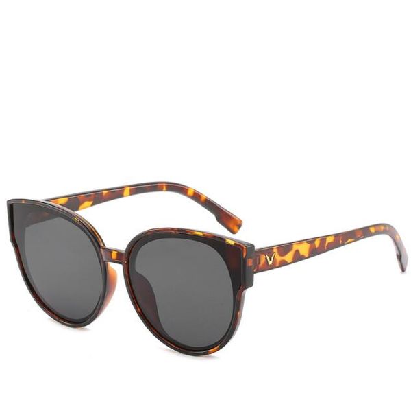 wholesale designer round sunglasses original eyeglasses outdoor shades frame classic lady mirrors for women men driving sun, White;black
wholesale designer round sunglasses original eyeglasses outdoor shades frame classic lady mirrors for women men driving sun, White;black