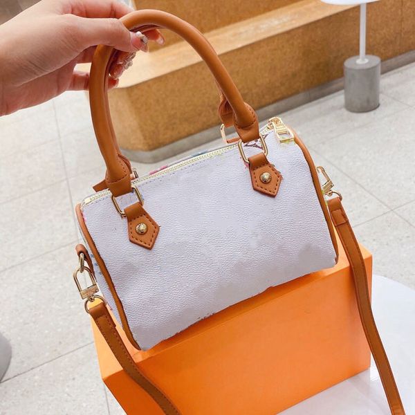 brand 23ss grils messenger bags build women's shoulder tote packet metal buckle letter-printed handbag
brand 23ss grils messenger bags build women's shoulder tote packet metal buckle letter-printed handbag