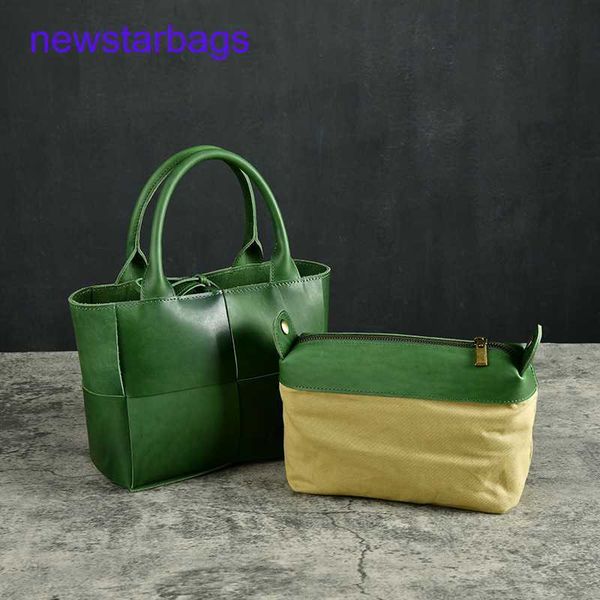 arco woven tote bags designer bottegs venets spring and summer new leather handbag pure handmade vegetable tanned cow shoulder messenger bag
arco woven tote bags designer bottegs venets spring and summer new leather handbag pure handmade vegetable tanned cow shoulder messenger bag