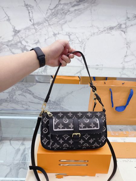 fashion designer pu pattern messenger bag women's shoulder bag handbag women's messenger bag evening handbag leisure bag
fashion designer pu pattern messenger bag women's shoulder bag handbag women's messenger bag evening handbag leisure bag