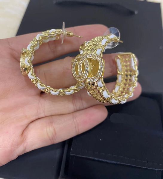 2023 designer earring fashion luxury jewelry brand designer earrings wedding pie match, Golden;silver
2023 designer earring fashion luxury jewelry brand designer earrings wedding pie match, Golden;silver