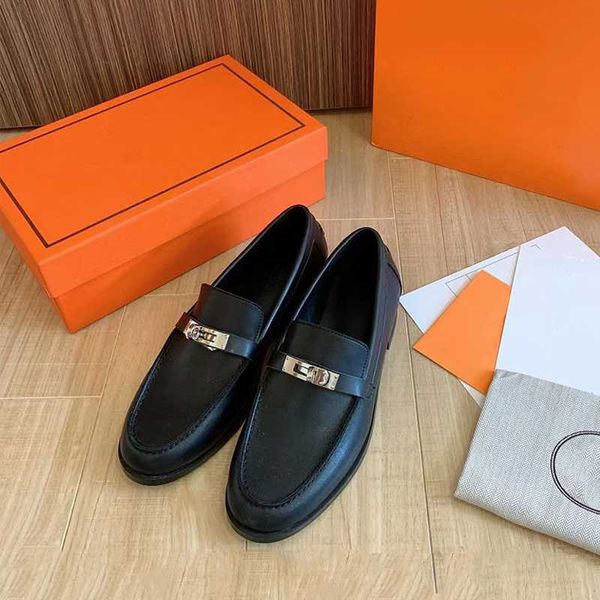 2023 shoes loafers dress designer casual shoes for women silver hardware lock bucket buckle genuine leather shoe fashion black white brown l
2023 shoes loafers dress designer casual shoes for women silver hardware lock bucket buckle genuine leather shoe fashion black white brown l