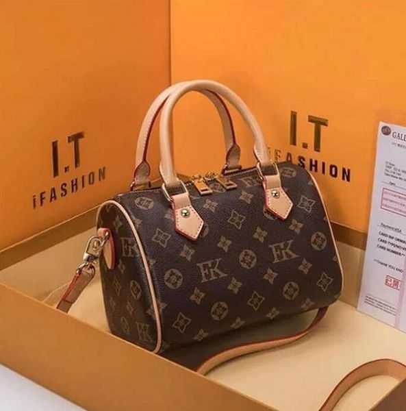 fashion tote designers evening bags women messenger travel bag classic style bags shoulder lady totes handbags 30cm with key lock speedy han
fashion tote designers evening bags women messenger travel bag classic style bags shoulder lady totes handbags 30cm with key lock speedy han