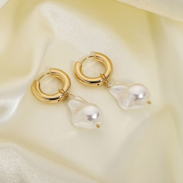 irregular pearl earrings new tide fashion earrings french creative personality designer earrings, Golden;silver
irregular pearl earrings new tide fashion earrings french creative personality designer earrings, Golden;silver