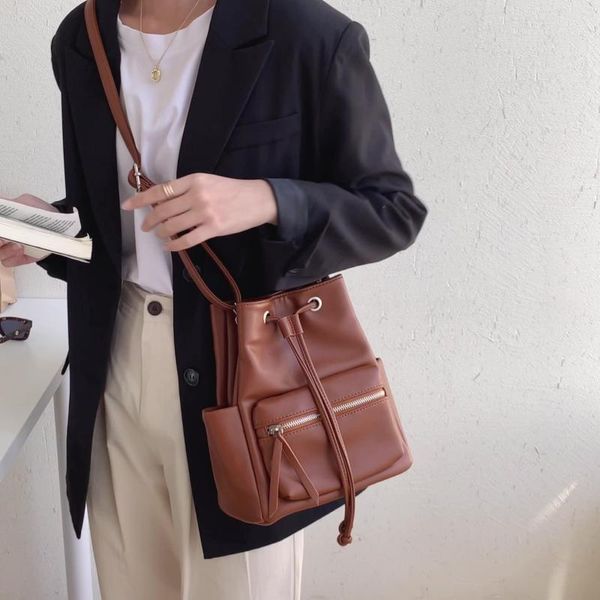 shoulder bags fashion bucket handbag large capacity pu leather crossbody bag solid versatile luxury designer female messenger
shoulder bags fashion bucket handbag large capacity pu leather crossbody bag solid versatile luxury designer female messenger