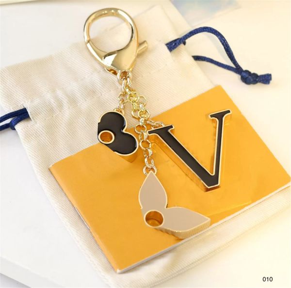 keychain fashion women men handmade car keychains stylish buckle designer luxury key chain bags with box and dustbags, Silver
keychain fashion women men handmade car keychains stylish buckle designer luxury key chain bags with box and dustbags, Silver