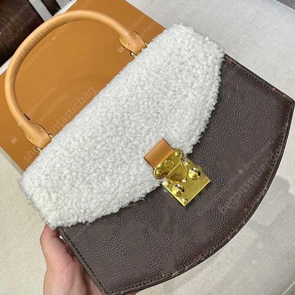 new postman bag hand-held single shoulder messenger bag elegant low-key adjustable shoulder strap
new postman bag hand-held single shoulder messenger bag elegant low-key adjustable shoulder strap