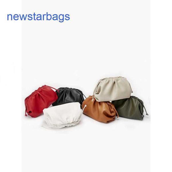 designer bottegs venets mini pouch bags online shop cloud bag soft leather women's 2023
designer bottegs venets mini pouch bags online shop cloud bag soft leather women's 2023