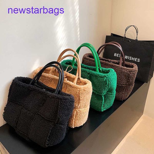 arco woven tote bags designer bottegs venets women's bag 2023 winter new handbag hand fashion plush satchel
arco woven tote bags designer bottegs venets women's bag 2023 winter new handbag hand fashion plush satchel