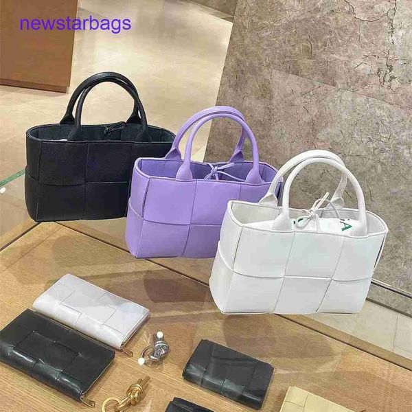 arco woven tote bags designer bottegs venets high-end b family v arco large shopping bucket 2023 new portable shoulder
arco woven tote bags designer bottegs venets high-end b family v arco large shopping bucket 2023 new portable shoulder