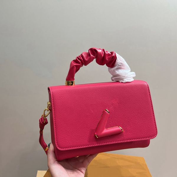twist designer shoulder bag popular bags leather small square metal long chain v shaped buckle simple fashion very nicehigh denim epi leathe
twist designer shoulder bag popular bags leather small square metal long chain v shaped buckle simple fashion very nicehigh denim epi leathe