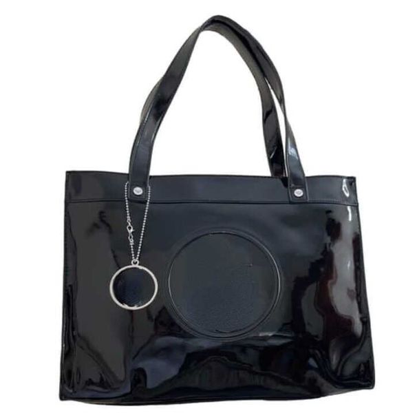 2023 luxury tote bags women's leather handbag designer leisure shopping large capacity portable bag y2302
2023 luxury tote bags women's leather handbag designer leisure shopping large capacity portable bag y2302