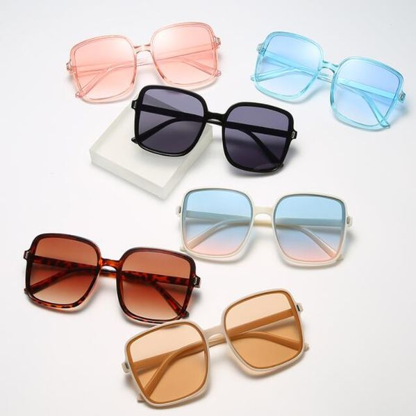 2022 wholesale designer round sunglasses original eyeglasses outdoor shades frame classic lady mirrors for women men driving dsfg, White;black
2022 wholesale designer round sunglasses original eyeglasses outdoor shades frame classic lady mirrors for women men driving dsfg, White;black