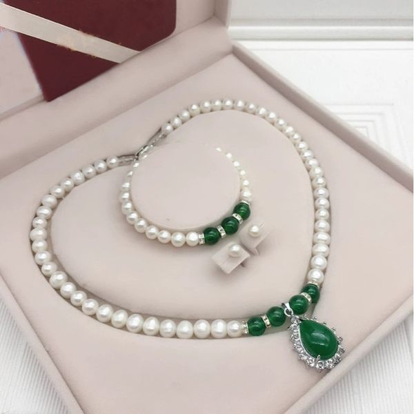 natural freshwater pearl necklace, green chalcedony pendant for mother, elegant birthday gift, Silver
natural freshwater pearl necklace, green chalcedony pendant for mother, elegant birthday gift, Silver