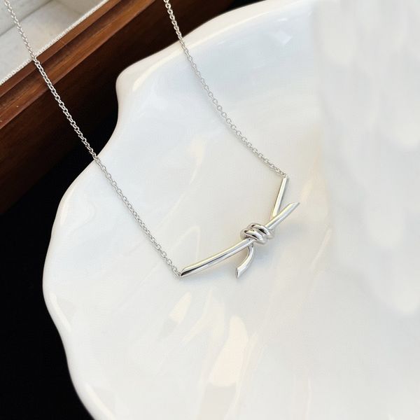 2023 luxury quality charm pendant necklace with knot shape in three colors plated have box stamp ps3002, Silver
2023 luxury quality charm pendant necklace with knot shape in three colors plated have box stamp ps3002, Silver