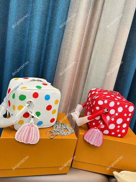 tz designer bags dice box bag classic color polka dot flower handbags kusama yasunari series zipper closed cosmetic case lady fashion purse
tz designer bags dice box bag classic color polka dot flower handbags kusama yasunari series zipper closed cosmetic case lady fashion purse
