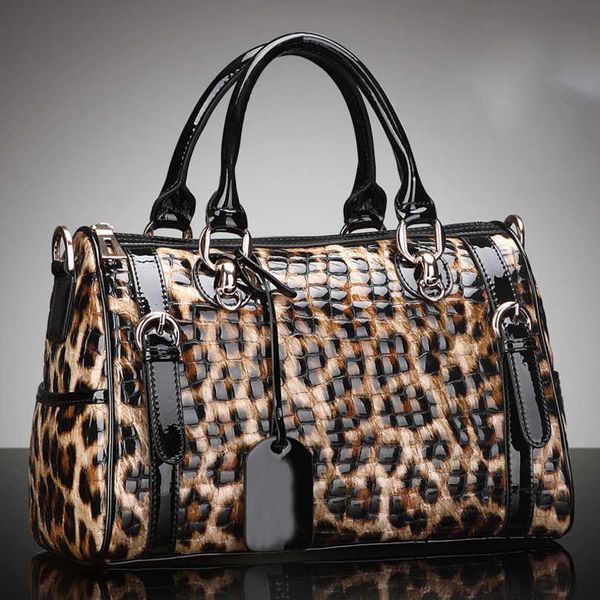 women's bag 2023 trend luxury designer boston leather leopard pattern portable diagonal large capacity women's bag 50%off black wh
women's bag 2023 trend luxury designer boston leather leopard pattern portable diagonal large capacity women's bag 50%off black wh