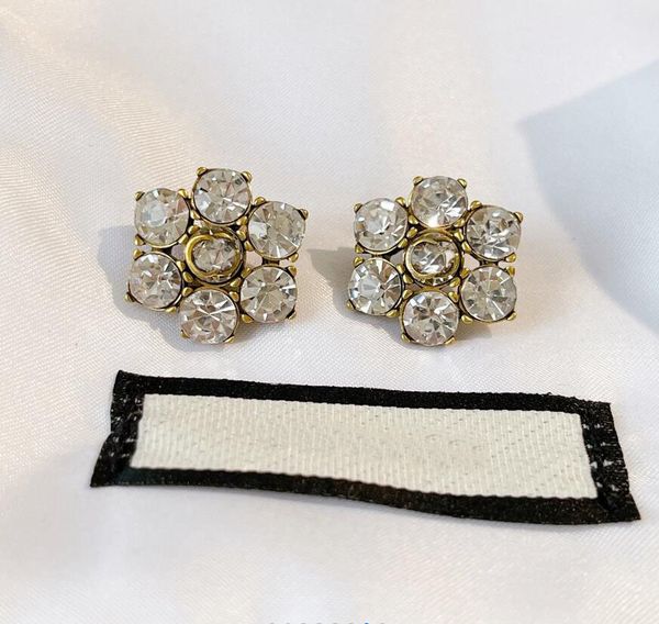 classic letter earrings studs charm fashion designer pearl crystal flower earrings women eardrops jewelry with gift box for party anniversar, Golden;silver
classic letter earrings studs charm fashion designer pearl crystal flower earrings women eardrops jewelry with gift box for party anniversar, Golden;silver