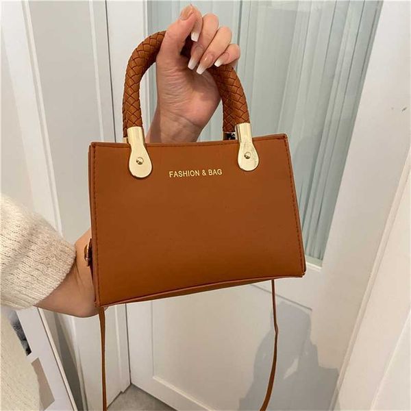 new high-capacity portable small square bag french knitting handle sling single shoulder messenger bag female
new high-capacity portable small square bag french knitting handle sling single shoulder messenger bag female