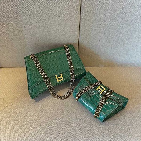 one shoulder bag women crocodile pattern french stick small square bag texture han portable crossbody bag hourglass 
one shoulder bag women crocodile pattern french stick small square bag texture han portable crossbody bag hourglass