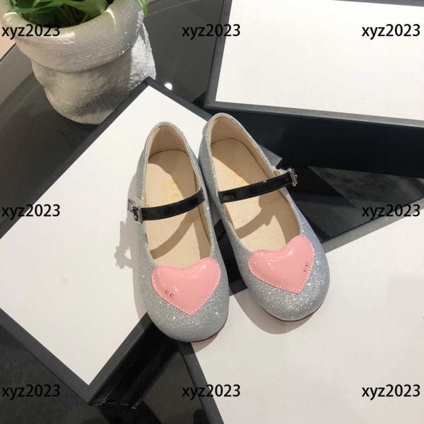 2023 girl flat shoes child sneakers baby athletic shoes new listing shiny eye-catching girls products box packaging children' size 26, Black;grey
2023 girl flat shoes child sneakers baby athletic shoes new listing shiny eye-catching girls products box packaging children' size 26, Black;grey