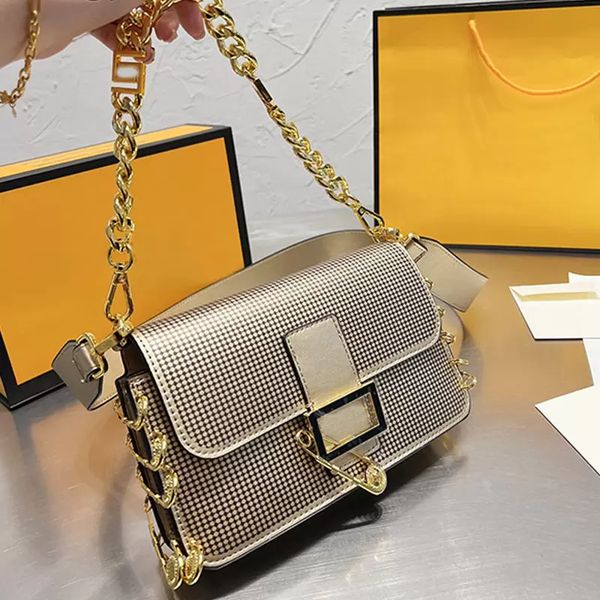 luxury designer baguette bag chains crossbody bag branded genuine leather letter hasp hardware removable strap handle plain dot shoulder bag
luxury designer baguette bag chains crossbody bag branded genuine leather letter hasp hardware removable strap handle plain dot shoulder bag
