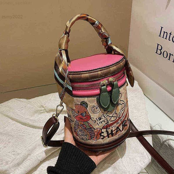 bear graffiti bucket bags for women 2021 cute cartoon tote bag aesthetic silk scarf printing fashion women's party shoulder bag
bear graffiti bucket bags for women 2021 cute cartoon tote bag aesthetic silk scarf printing fashion women's party shoulder bag